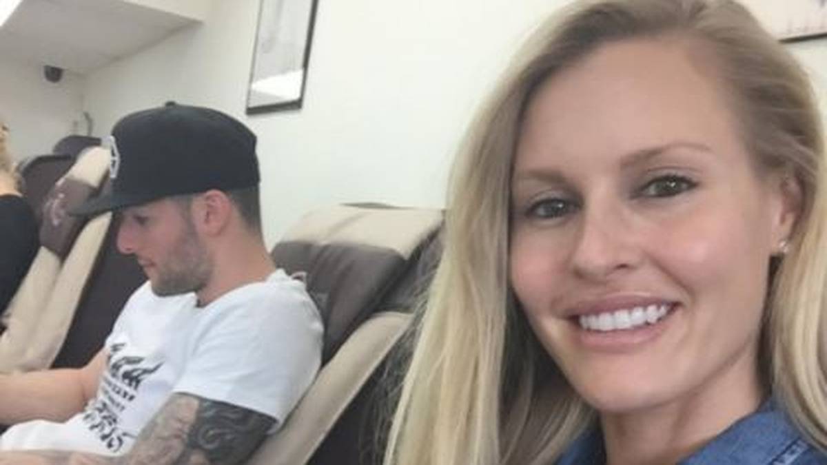 Wieder zurück zu den Models: Die Frau von Anaheims Torhüter Jonathan Bernier (hier links im Bild)  hört auf den französischen Namen Martine. Im Sommer 2016 läuteten die Hochzeitsglocken, getanzt wurde zu Ed Sheerans "Thinking Out Loud" - sehr romantisch. Sohn Tyler ist zwei Jahre alt und beansprucht Mamas gesamte Zeit