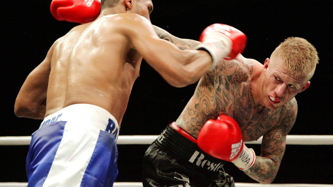 Gegner teilt gegen Abraham aus