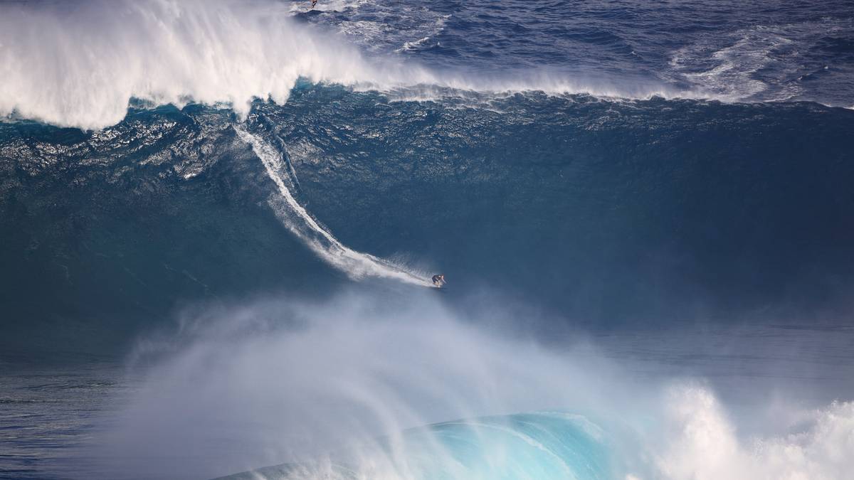 Big-Wave-Surfen ist eine gefährliche Sportart: Mit Geschwindigkeiten von bis zu 80 km/h ist er auf dem Brett unterwegs. 