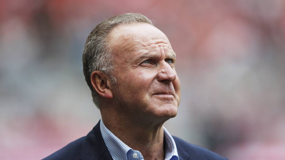 Ob Karl-Heinz Rummenigge von der Sonne geblendet wird? Eins ist auf jeden Fall klar: Rummenigge hat den Durchblick...