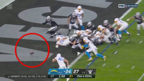 Die Chargers liefern sich einen Overtime-Thriller mit den Raiders. Quarterback Justin Herbert leistet sich beinahe einen fatalen Ballverlust - und wird dann zum Helden.