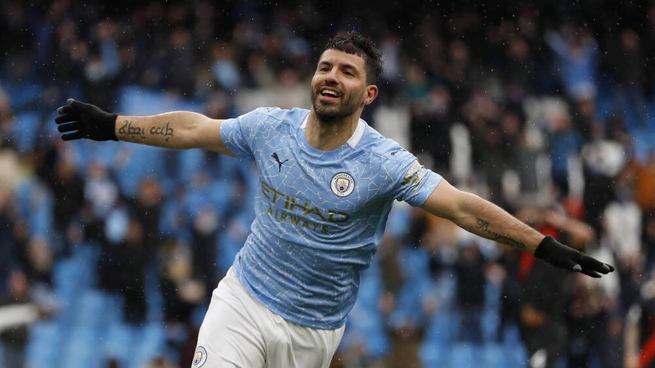 Sergio Aguero Mit Neuem Trikot Von Manchester City Gewurdigt