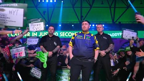 Luke Littler wird nach seinem kuriosen Interview nach dem Achtelfinale mit Buhrufen im Ally Pally empfangen. 