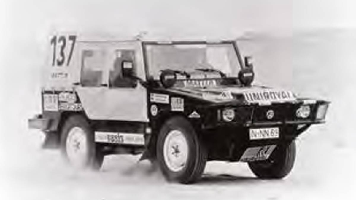 1980: Freddy Kottulinsky und Gerd Löffelmann holen im Volkswagen Iltis den ersten Gesamtsieg bei der Rallye Dakar für Volkswagen