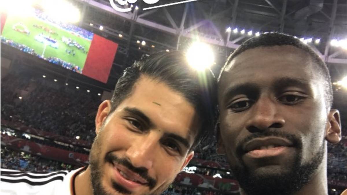 Wie Ronaldinho: Can und Rüdiger posieren mit dem Surfer-Gruß