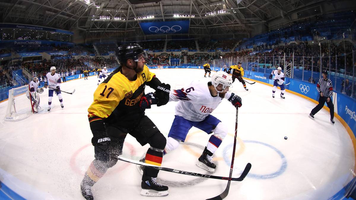 18. FEBRUAR, 3. Gruppenspiel gegen NORWEGEN (2:1-Sieg nach Penaltyschießen): Der Befreiungsschlag für die deutschen Eishockey-Cracks. Im dritten Gruppenspiel ringen sie Norwegen im Penaltyschießen nieder und feiern einen historischen Sieg. Für das Team von Trainer Sturm ist es der erste Erfolg seit 16 Jahren bei Olympischen Spielen