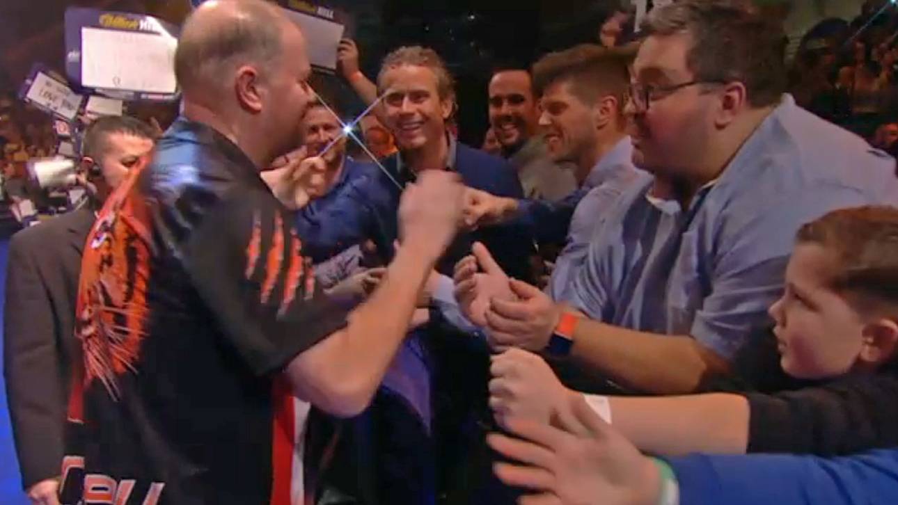 Huntelaar im Barney-Fieber