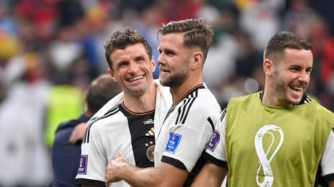 Mucki-Witze und Neuner-Disput: Thomas Müller und Niclas Füllkrug halten eine lustig, entspannte Pressekonferenz ab und feiern sich gegenseitig. Müller redet Füllkrug in die Startelf.
