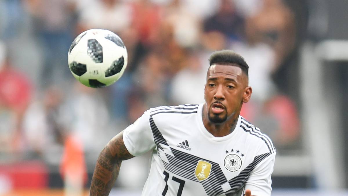 JEROME BOATENG vs. CARLOS SALCEDO: An einem Boateng in fittem Zustand ist kein Vorbeikommen. Dann besticht der Bayern-Star mit robusten Zweikämpfen und im Spielaufbau mit tiefen Pässen und gezielten Diagonalbällen