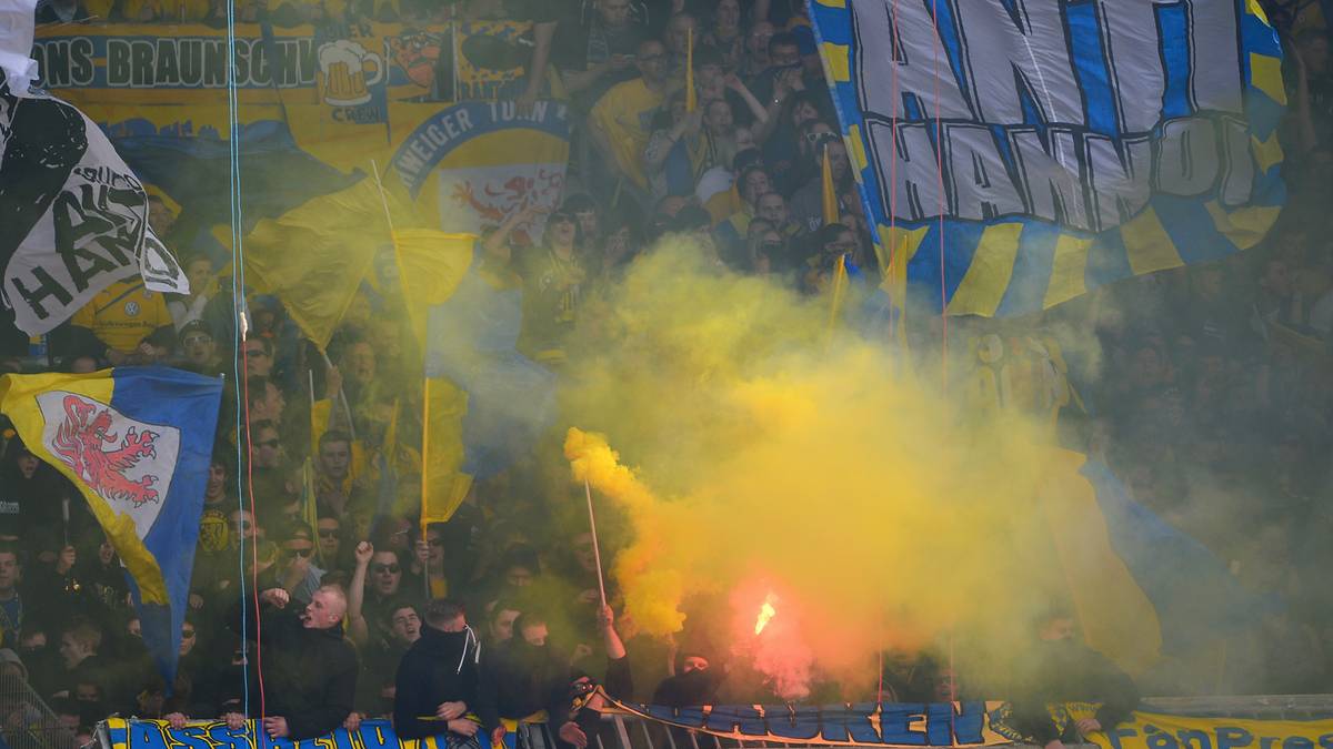 Mit 3:0 gewinnt Braunschweig in der Saison 2013/14 die Partie gegen Hannover. Das Highlight in der Abstiegs-Saison. Zwei Jahre später folgen die 96er den Löwen in die 2. Liga und beide spielen eine Top-Saison, doch nur Hannover gelingt der Aufstieg. Braunschweig ist inzwischen gar in der 3. Liga angekommen