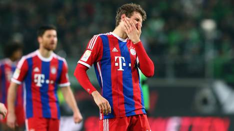 Xabi Alonso und Thomas Müller vom FC Bayern sind enttäuscht nach der Pleite beim VfL Wolfsburg