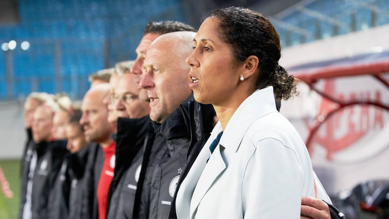 Jones beruft 26 Spielerinnen