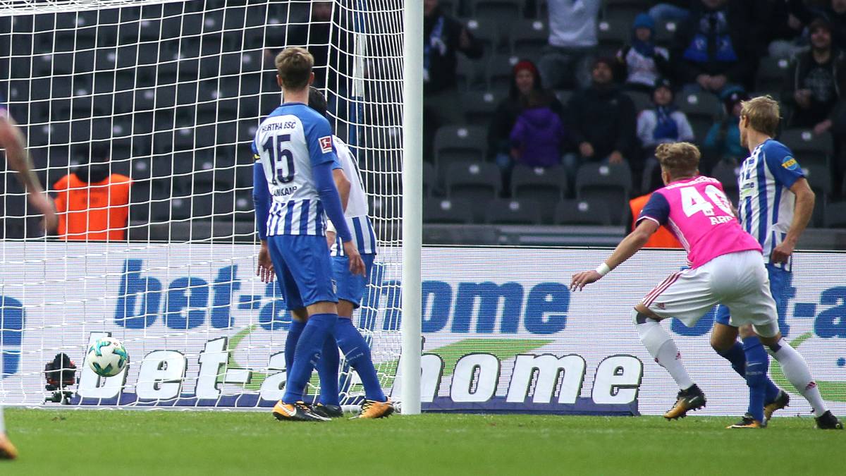 Den ersten vorläufigen Höhepunkt seiner noch jungen Karriere hatte er eine Woche zuvor erlebt: Nach seiner Einwechslung in der zweiten Halbzeit traf er in der 73. Minute bei Hertha BSC zum 1:2-Anschluss - sein erster Bundesligatreffer reichte dem HSV allerdings nicht
