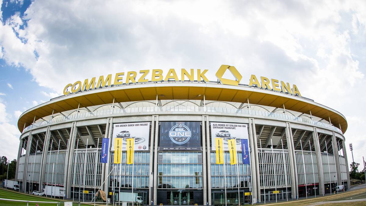 Die ESL One Frankfurt war das erste eSports-Turnier in Deutschland, das in einem Fußballstadion stattfand. Die Commerzbank Arena war damals nach dem Public Viewing für die Weltmeisterschaft Schauplatz für eines der größten Dota 2-Spektakel.