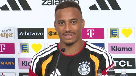 Jamie Leweling wird auf einen möglichen Wechsel im Sommer angesprochen und lässt dabei offen, ob ein Transfer ausgeschlossen ist. Gleichzeitig betont er, wie wohl und zufrieden er sich aktuell beim VfB Stuttgart fühlt.