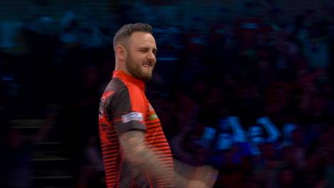 Joe Cullen setzt sich deutlich mit 4:0 gegen Damon Heta durch. Dabei profitiert er vor allem von einigen Doppelfehlern von "The Heat".