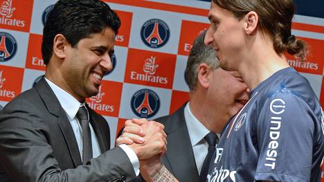 PSG-Boss Nasser Al-Khelaifi (l.) lotste Zlatan Ibrahimovic nach Paris