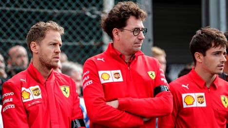 Sebastian Vettel muss sich vor seinem Teamchef Binotto (Mitte) gegen Charles Leclerc (r.) beweisen