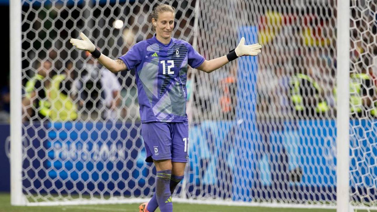 Ann-Katrin Berger hält im Viertelfinale gegen Kanada zwei Elfmeter