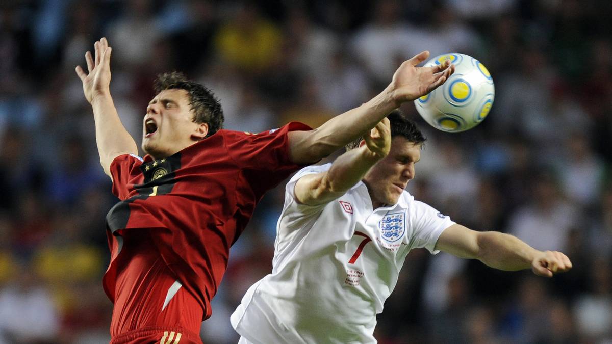 SEBASTIAN BOENISCH: Auch der damalige Bremer Verteidiger steht bei der EM 2009 im Aufgebot der Deutschen, entscheidet sich ein Jahr später allerdings für die A-Nationalmannschaft Polens. Landet über Leverkusen bei den Münchner Löwen, den Gang in die Regionalliga 2017 macht Boenisch nicht mehr mit, seither ist er vereinslos