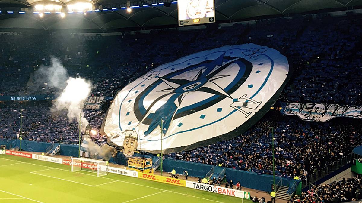 Vor dem Match geben die HSV-Fans ihrer Mannschaft noch eine Botschaft mit auf den Weg: "Kurs auf Berlin nehmen", lautet das Motto der Choreo
