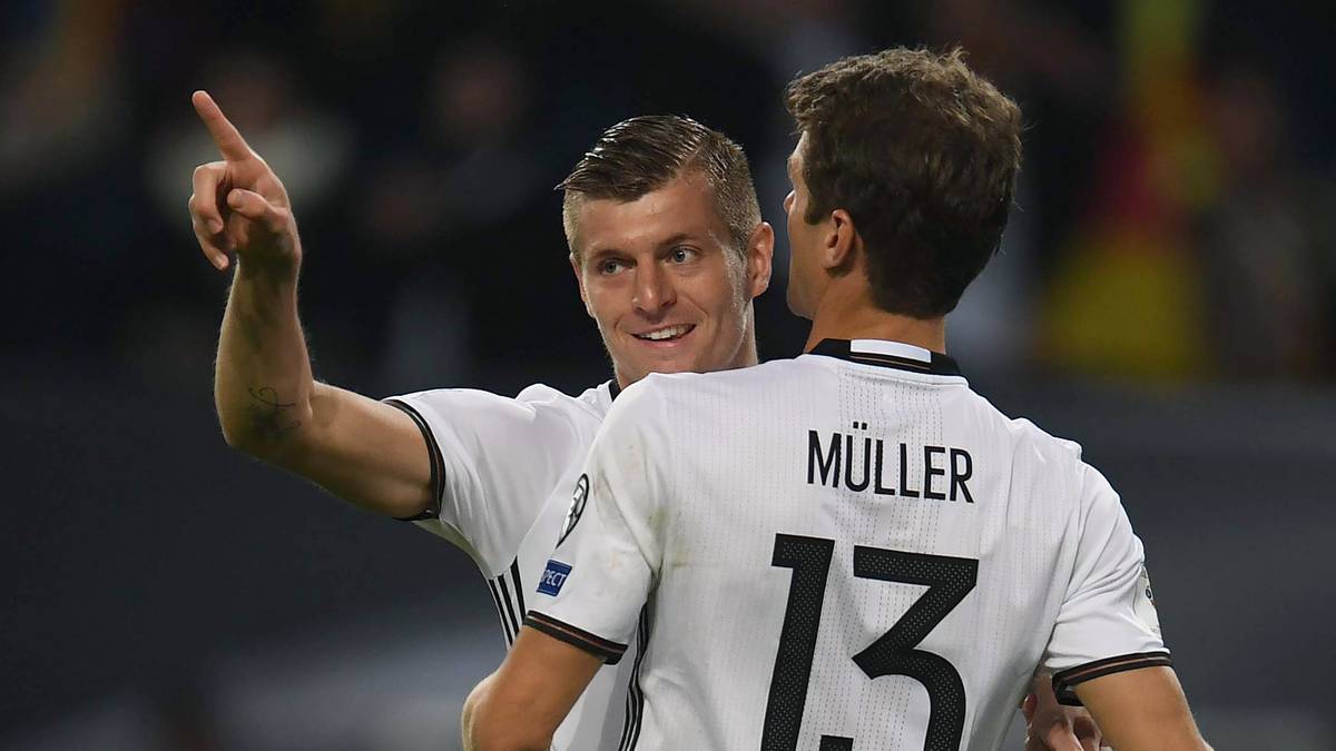 TONI KROOS (bis 76.): Starke Anfangsphase mit einigen Offensiv-Aktionen, dann ließ er sich etwas zurückfallen und lenkte das Spiel von hinten heraus. Bei seinem Tor glänzte er wieder einmal als Präzisionsschütze. SPORT1-Note: 1,5