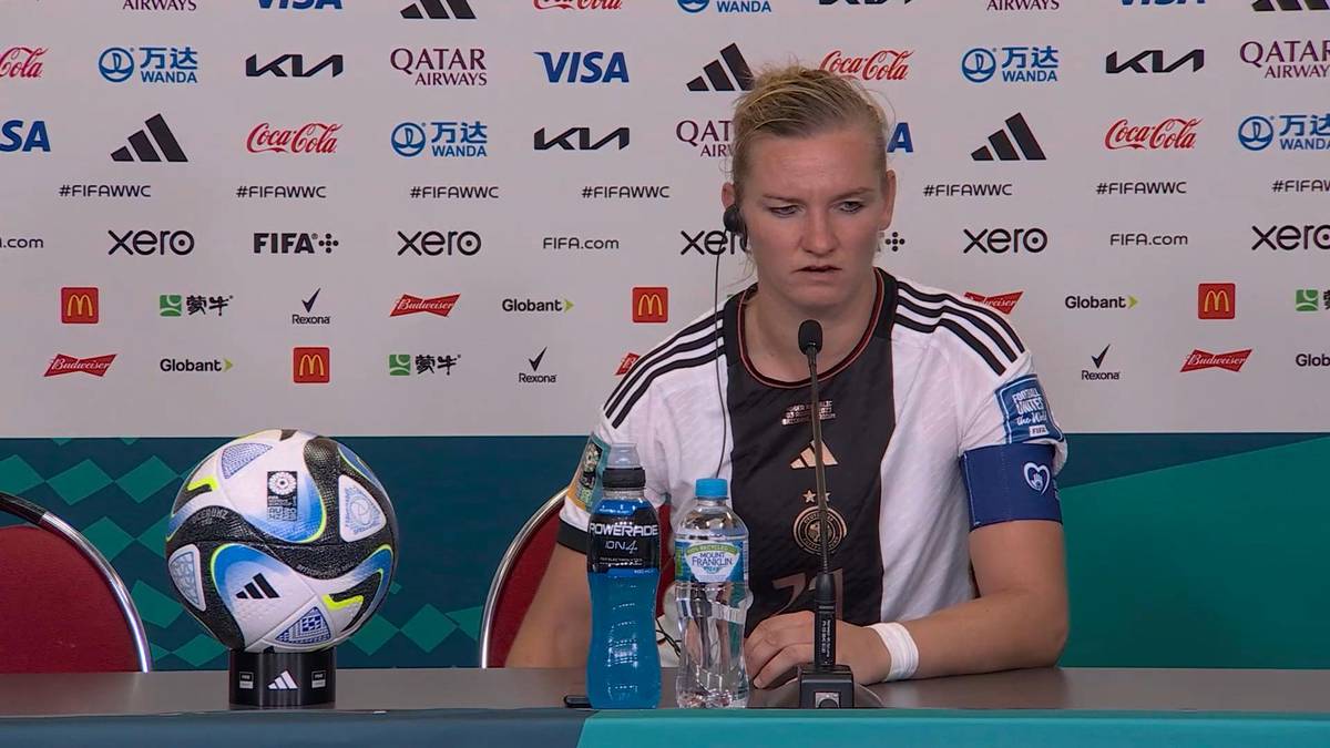 Nach dem WM-Aus der DFB-Frauen ist Kapitänin Alexandra Popp fassungslos.