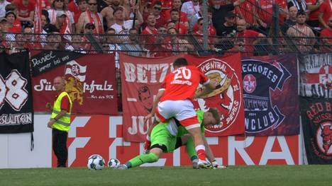 Der 1. FC Kaiserslautern zieht ohne Probleme in die zweite Runde des DFB-Pokals ein. Gegen den RSV Eintracht machen die "Roten Teufel" kurzen Prozess. Kommentator: Patrick Gerspacher.