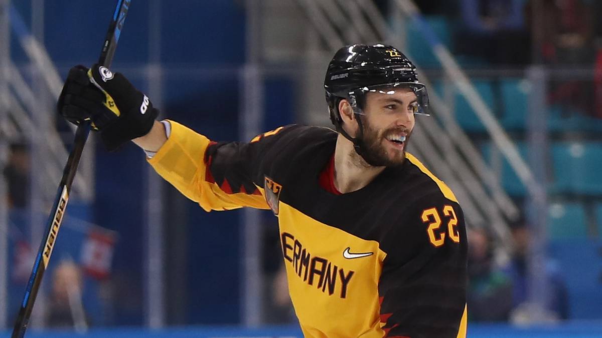 MATTHIAS PLACHTA (Adler Mannheim): Der Olympia-Held wird im DEL-Halbfinale gegen München durch einen brutalen Check gegen den Kopf ausgeknockt. Hat sich von der Verletzung mittlerweile erholt und will nach dem Gewinn der Silbermedaille zum nächsten Highlight beitragen