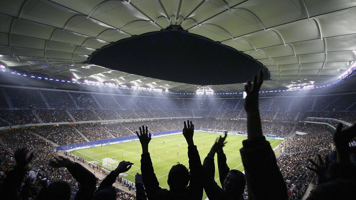 Auch das Volksparkstadion, wo mittlerweile nur noch Zweitliga-Fußball gespielt wird, kann sich sehen lassen. Die inzwischen modernisierte Arena war schon Austragungsort bei der WM 1974 und der EM 1988, beim Sommermärchen 2006 fanden fünf Spiele in Hamburg statt