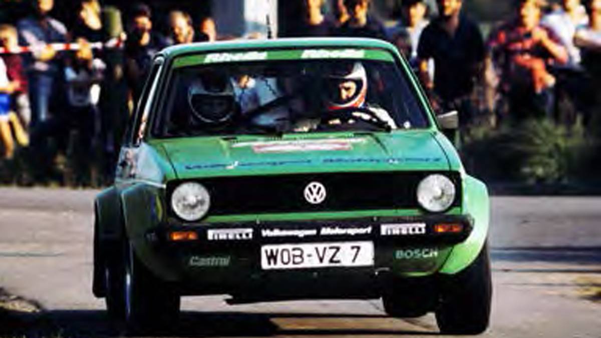 1980: Im selben Jahr führen Alfons Stock und Paul Schmuck den knallgrünen Golf I GTI – Rheila-Frosch genannt – zur Deutschen Rallye-Meisterschaft