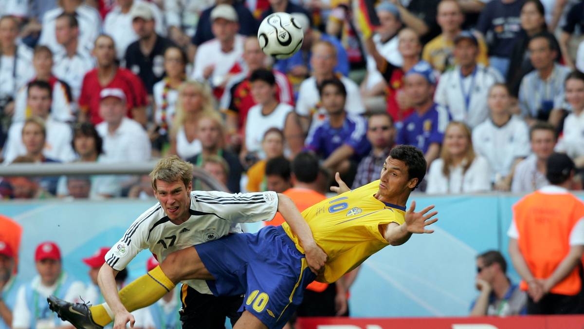 Die Fans singen "Oh, wie ist das schön" und müssen nichts mehr befürchten, weil Larsson einen Foulelfmeter über das Tor schießt. Das Märchen geht weiter. Bis zum dramatischen Halbfinale gegen Italien - und darüber hinaus.