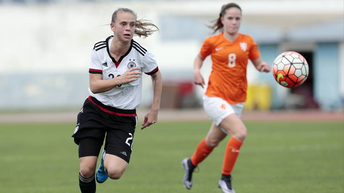 KLARA BÜHL: Die 18-Jährige kommt in jungen Jahren bereits auf 49 Bundesliga-Spiele für den SC Freiburg (10 Tore). Ihr bisher einziges Länderspiel bestritt sie im Februar 2019 gegen WM-Gastgeber Frankreich