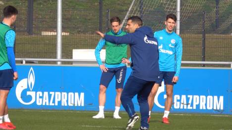 Dimitrios Grammozis ist diese Saison bereits der fünfte Trainer auf Schalke. Bei seinem Antritt formuliert er seine Ziele und erklärt wieso "Heiratsvermittler" Knäbel bei seiner Verpflichtung eine große Rolle spielte.