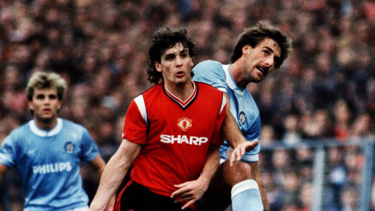 Nach einer Saison bei Bayern München wechselte Mark Hughes 1988 nach Manchester. Der Waliser verzückte die Fans mit Toren am Fließband