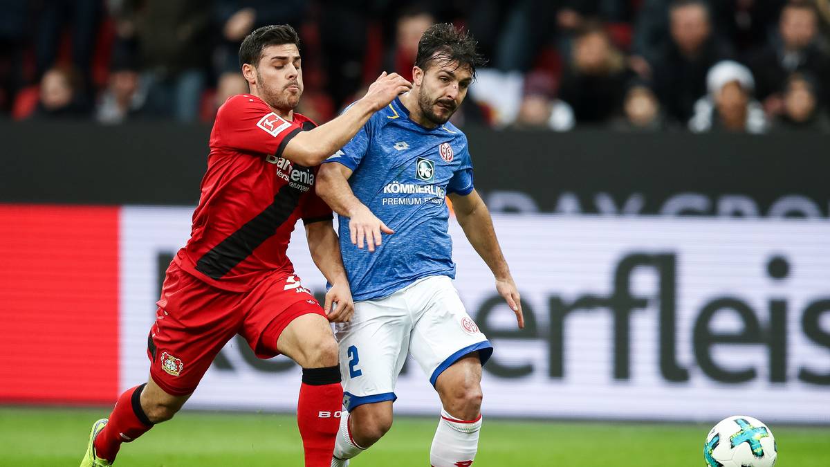 Mainz (hier Giulio Donati gegen Leverkusens Kevin Volland) zeigt beim FC aber einen Zusammenhalt, den Schwarz als wesentlichen Trumpf im Existenzkampf betrachtet. Nun erwarten die 05er den SC Freiburg. Da muss ein Dreier her. SPORT1-Prognose: Mainz wird 17. und steigt direkt ab