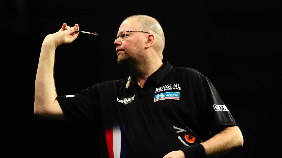 PLATZ 7 - RAYMOND VAN BARNEVELD (Niederlande): Der fünfmalige Weltmeister präsentierte sich zum Auftakt gegen Richard North konzentriert und effizient. Das Viertelfinale dürfte trotz des gefährlichen Zweitrundengegners Kyle Anderson in jedem Fall realistisch sein
