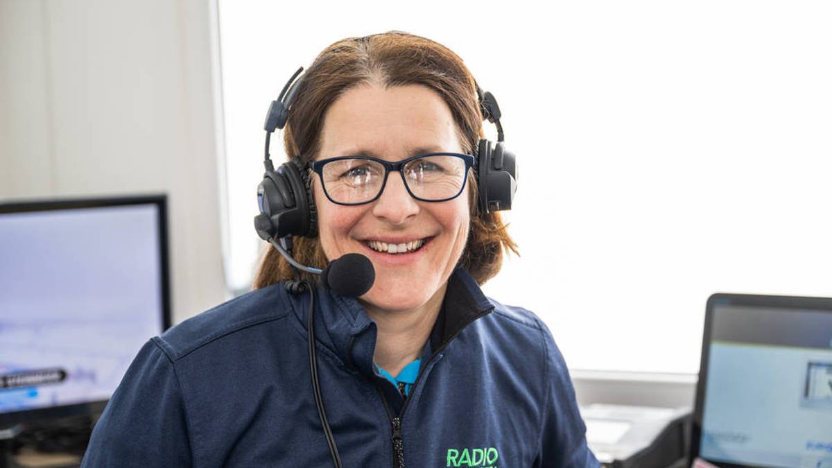 Uschi Disl kommentiert die Biathlon-Rennen mittlerweile im schwedischen Radio