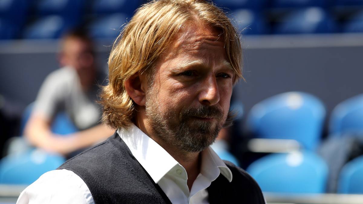 Mit Sven Mislintat hat der Verein seit April 2019 immerhin einen neuen Sportdirektor. An ihm und an Sportvorstand Thomas Hitzlsperger liegt es jetzt so schnell es geht, Ruhe in den Verein zu bekommen. Der Fokus des Duos liegt auf dem Sportlichen - und da hat sich im Sommer ebenfalls einiges getan
