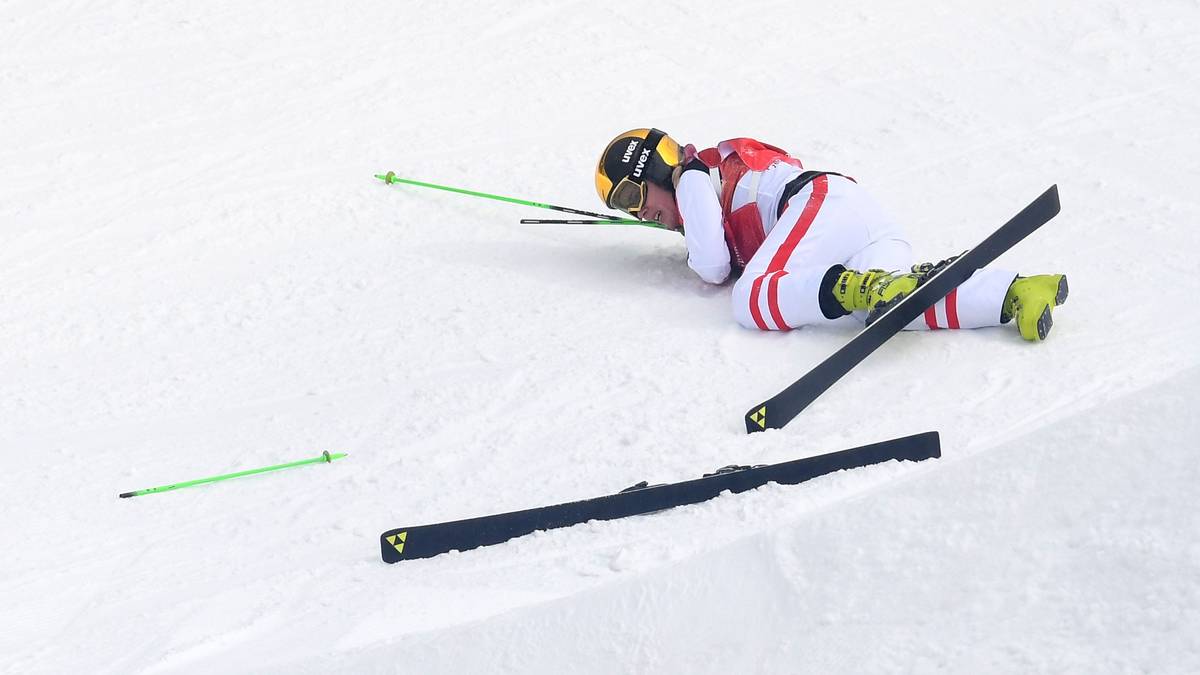Ganz im Gegensatz zu anderen Läufen. Andrea Limbacher kommt erst gar nicht ins Ziel. Die Österreicherin stürzt im Viertelfinale