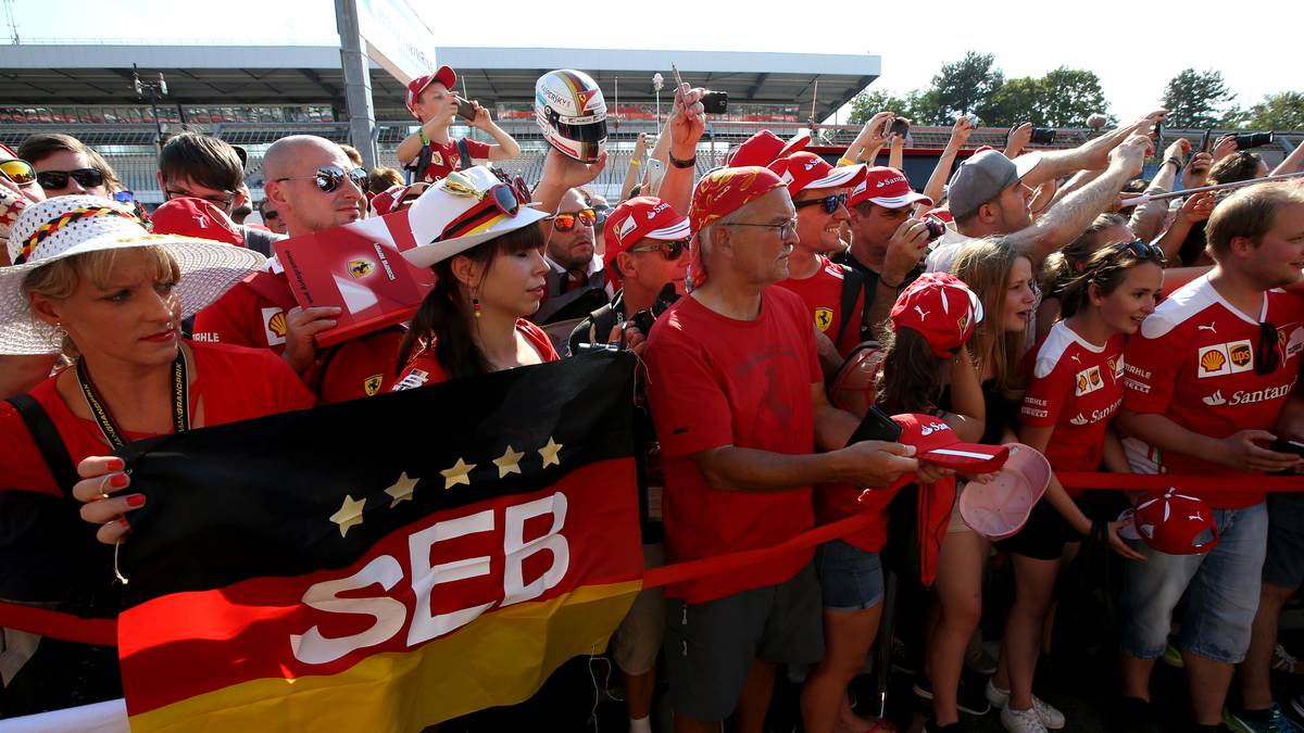 HEIMVORTEIL: "Wir hatten eine schlechte Fußball-WM. Ich hoffe, dass die Fans ihre Fahnen wieder heraus holen und für eine großartige Stimmung sorgen", sagt Vettel: "Ich spüre keinen zusätzlichen Druck, sondern große Freude. Vor so vielen Fans durch das Motodrom zu fahren, ist fantastisch und ein zusätzlicher Antrieb."