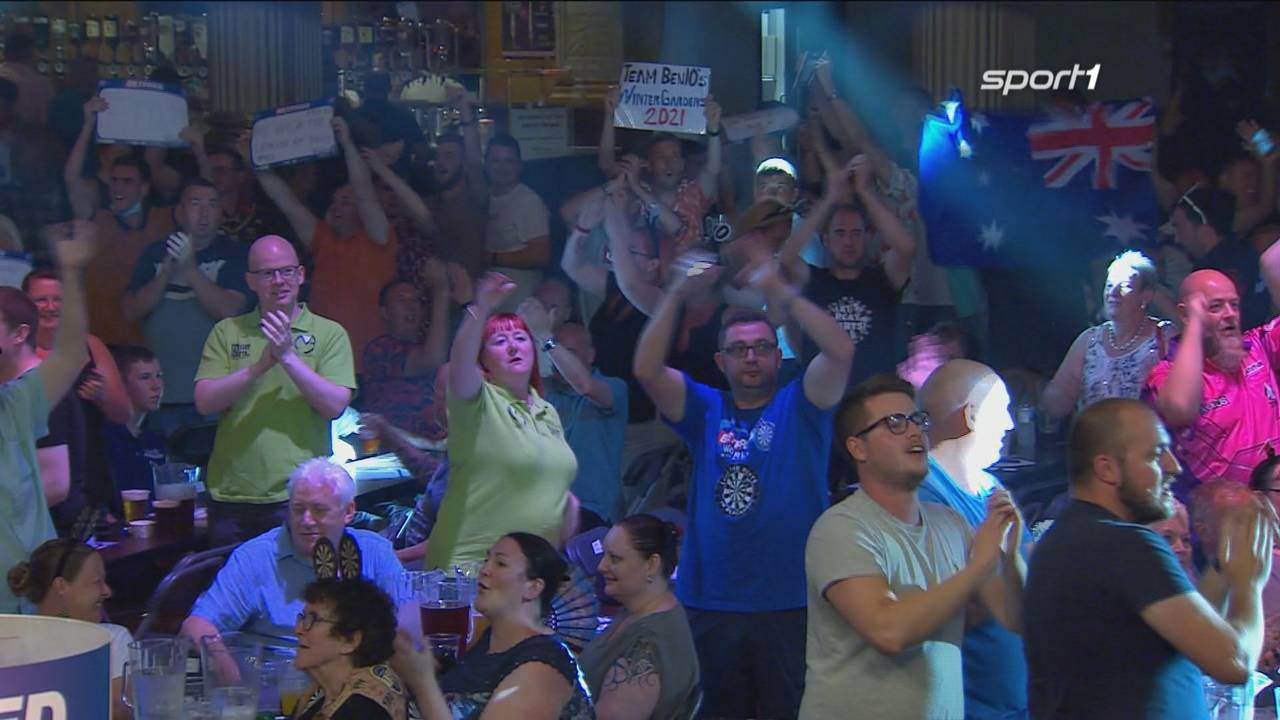 Darts World Matchplay: Mehr als 2000 Fans feiern ausgelassen im Winter Gardens