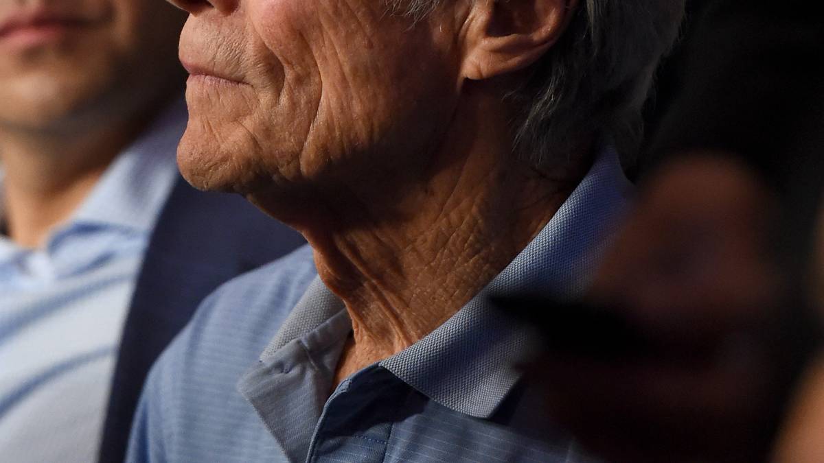 Clint Eastwood weiß wohl auch noch nicht so ganz, wer hier wem den Tag versüßt