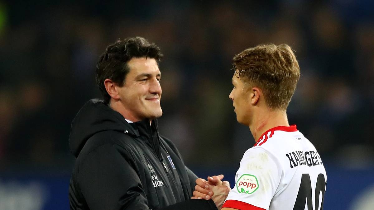 Manager Jens Todt würde den Shootingstar gern noch viel länger an den HSV binden: "Wir hätten den Vertrag natürlich auch gerne um fünf Jahre verlängert", sagte Todt bei "Sky": "Wenn Fiete weitere Einsätze bekommt, haben wir gute Argumente." 