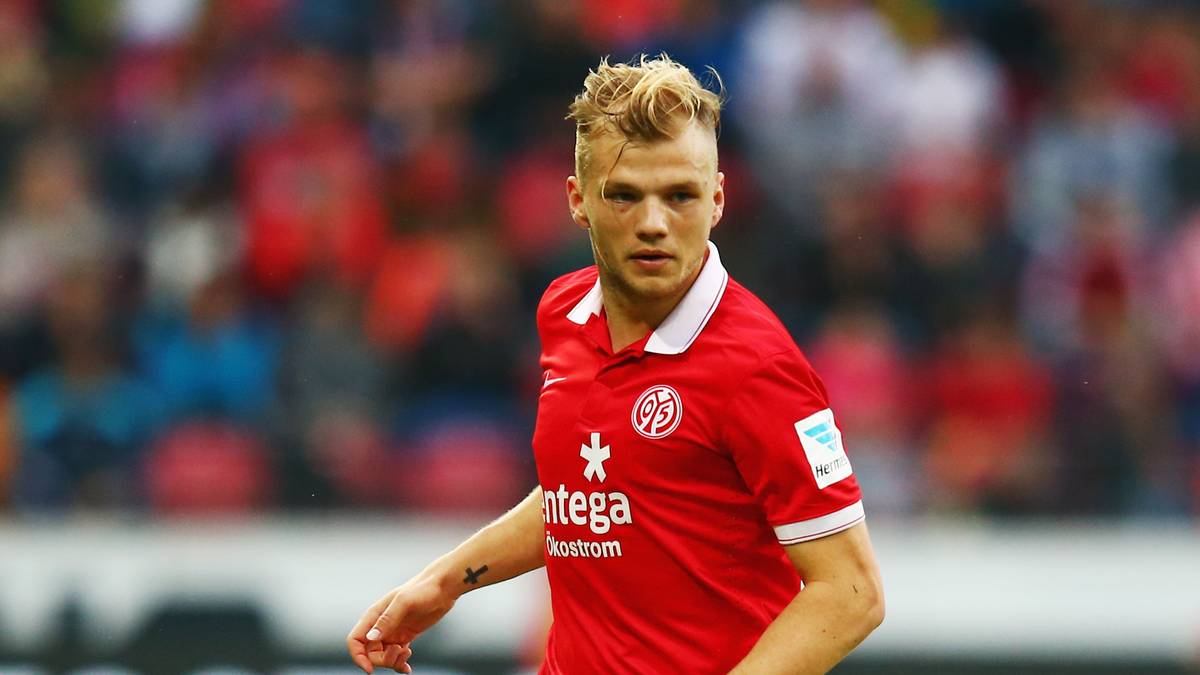 Der 21-Jährige ist damit bereits der elfte Spieler seit 2005, der entweder von Mainz nach Gelsenkirchen wechselt, oder den umgekehrten Weg nimmt. SPORT1 zeigt Geis' Vorgänger