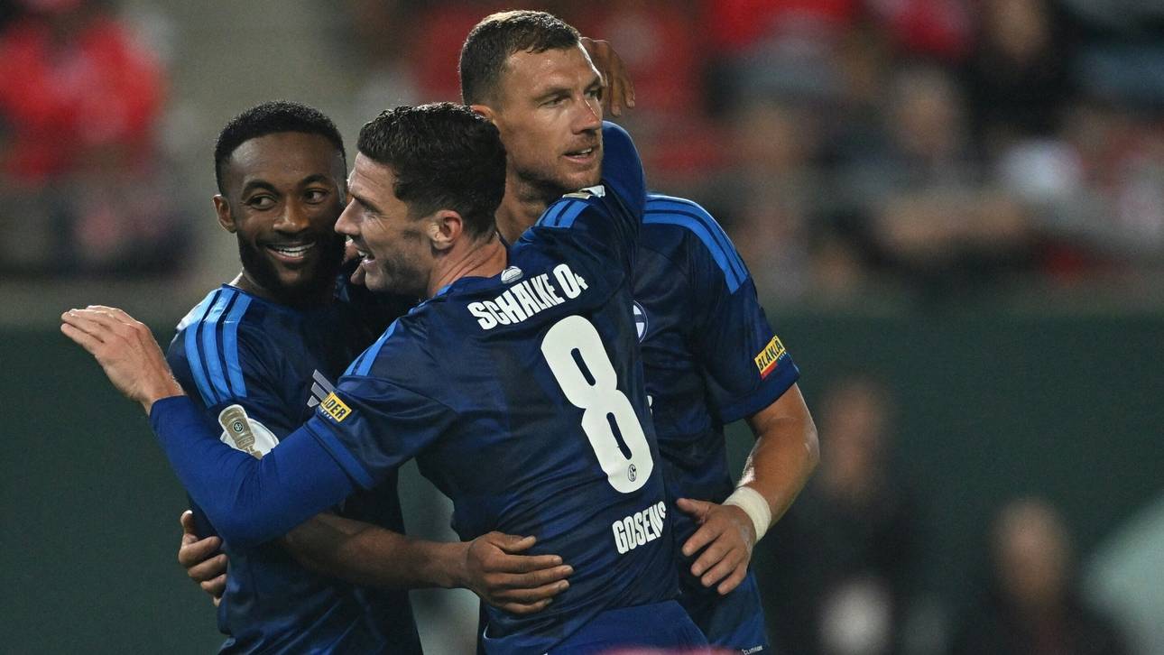 Gosens feiert mit Dzeko den Pokalerfolg