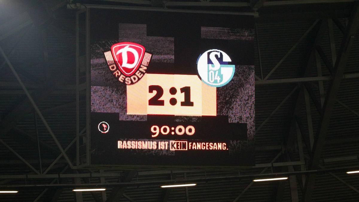 Mit 2:1 bezwingt der Drittligist aus Sachsen die Königsblauen. Eine Runde später muss auch Zweitligist VfL Bochum dran glauben. 