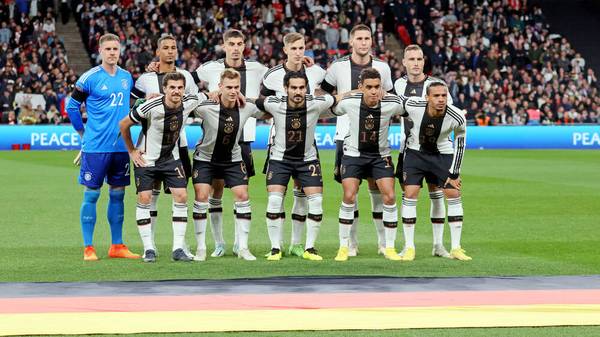 26.09.22 England - Deutschland England, London, 26.09.2022, Fussball, UEFA Nations League, England - DFB Deutschland: Team Mannschaft Kader Deutschland Foto Obere Reihe v.l. Marc-Andre ter Stegen, Thilo Kehrer, Kai Havertz, Nico Schlotterbeck, Niklas Süle, David Raum Untere Reihe v.l. Jonas Hofmann, Joshua Kimmich, Ilkay Gündogan, Jamal Musiala, Lery Sane. *** 26 09 22 England Germany England, London, 26 09 2022, Football, UEFA Nations League, England DFB Germany Team Squad Germany Photo Top row v l Marc Andre ter Stegen, Thilo Kehrer, Kai Havertz, Nico Schlotterbeck, Niklas Süle, David Raum Bottom row v l Jonas Hofmann, Joshua Kimmich, Ilkay Gündogan, Jamal Musiala, Lery Sane