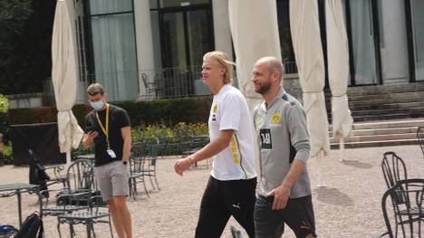 Der BVB-Knipser macht im Trainingslager gleich mal scherzhaft eine Ansage an seinen neuen Teamkollegen, an der eine bestimmte Forderung stellt.