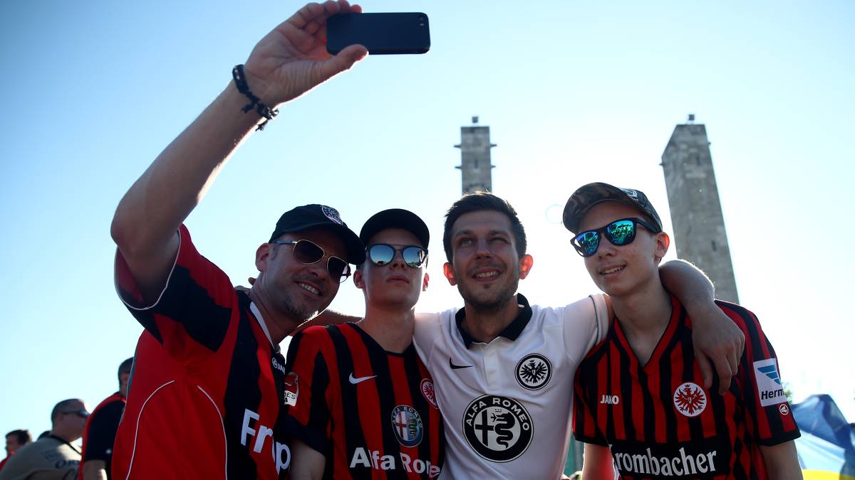 Bei den Frankfurter Anhänger ist die Stimmung unter hochsommerlichen Temperaturen bestens